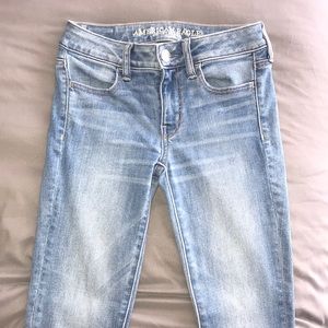 Light wash skinny aeo jeans!
